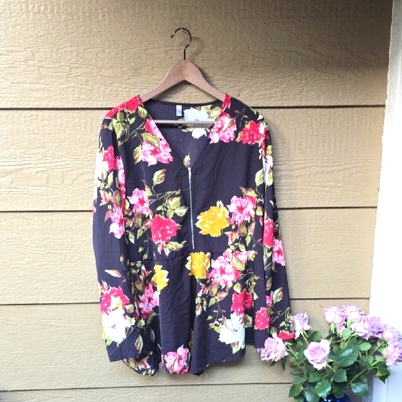 Rosegal Black Floral Peplum zip Front Top 4x - Picture 2 of 8